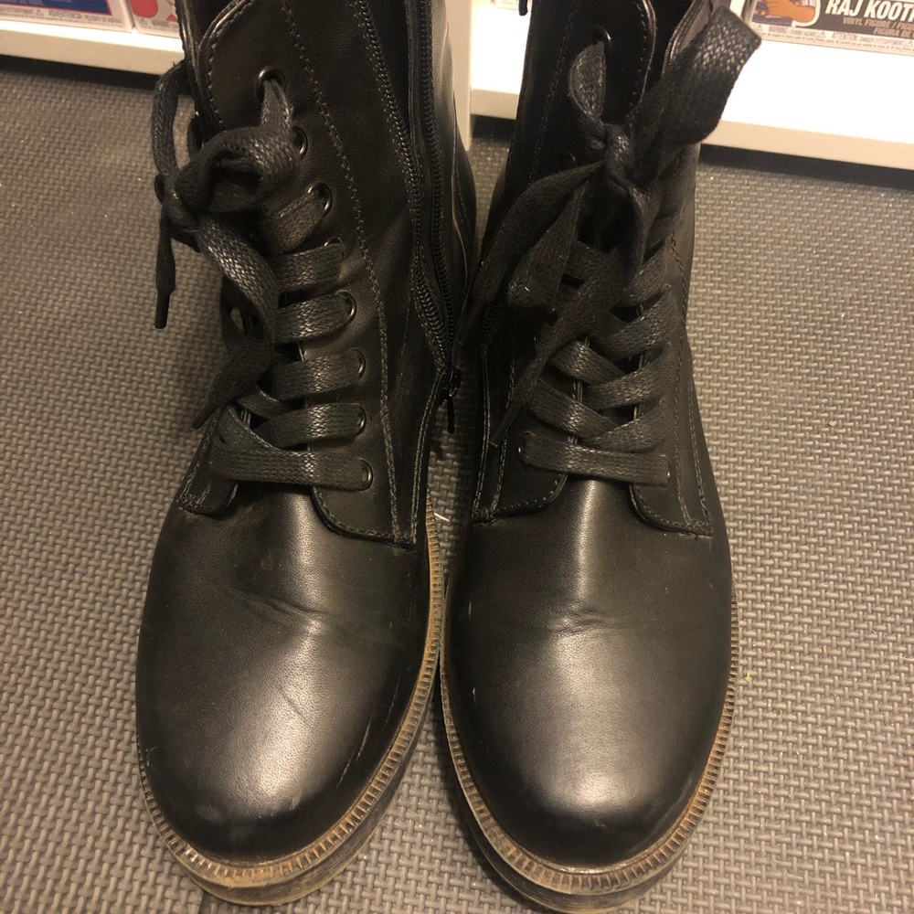 Combat boots